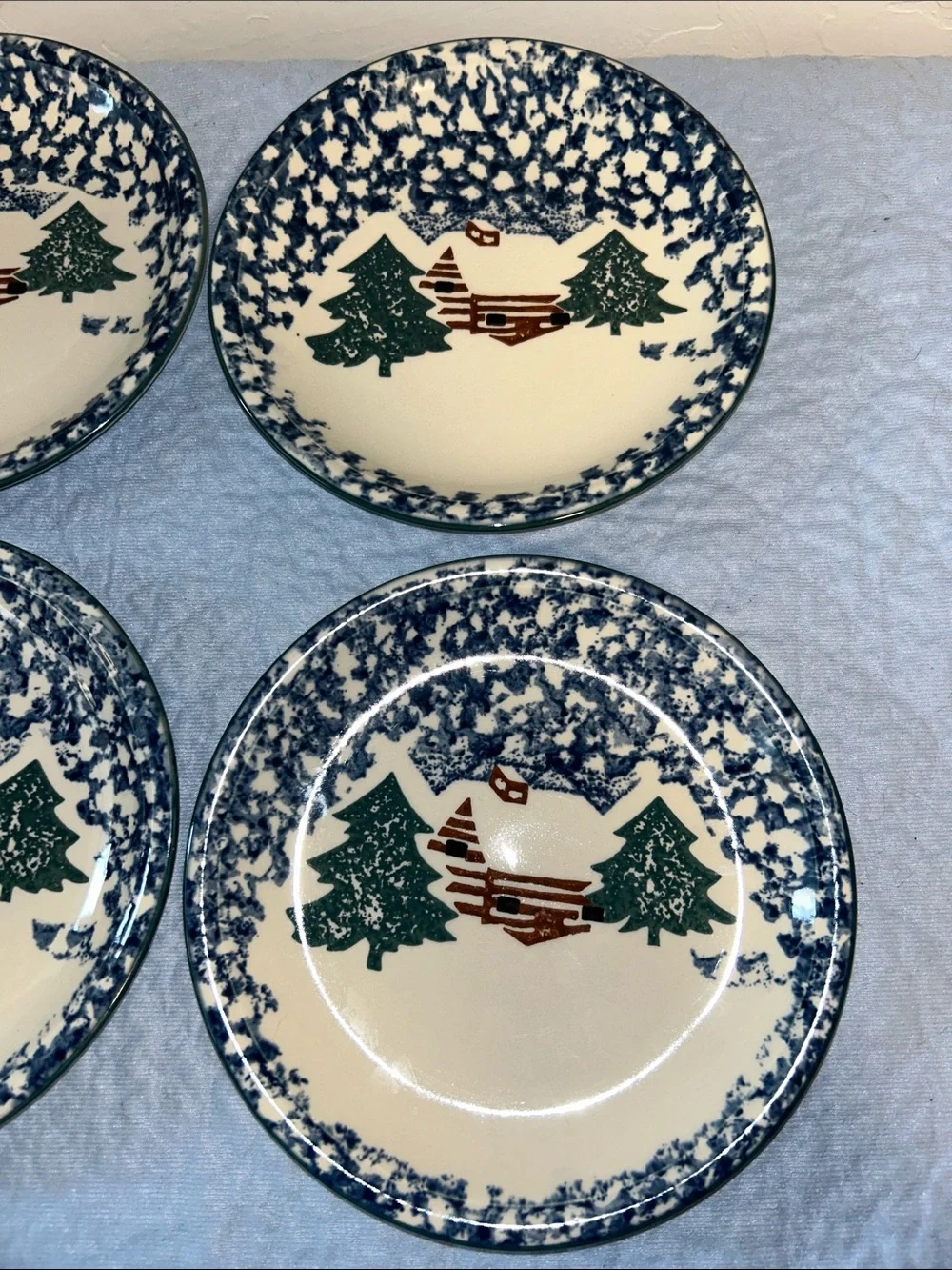 Set of 4 Cabin in the Snow collection the Folk Craft line by Tienshan.